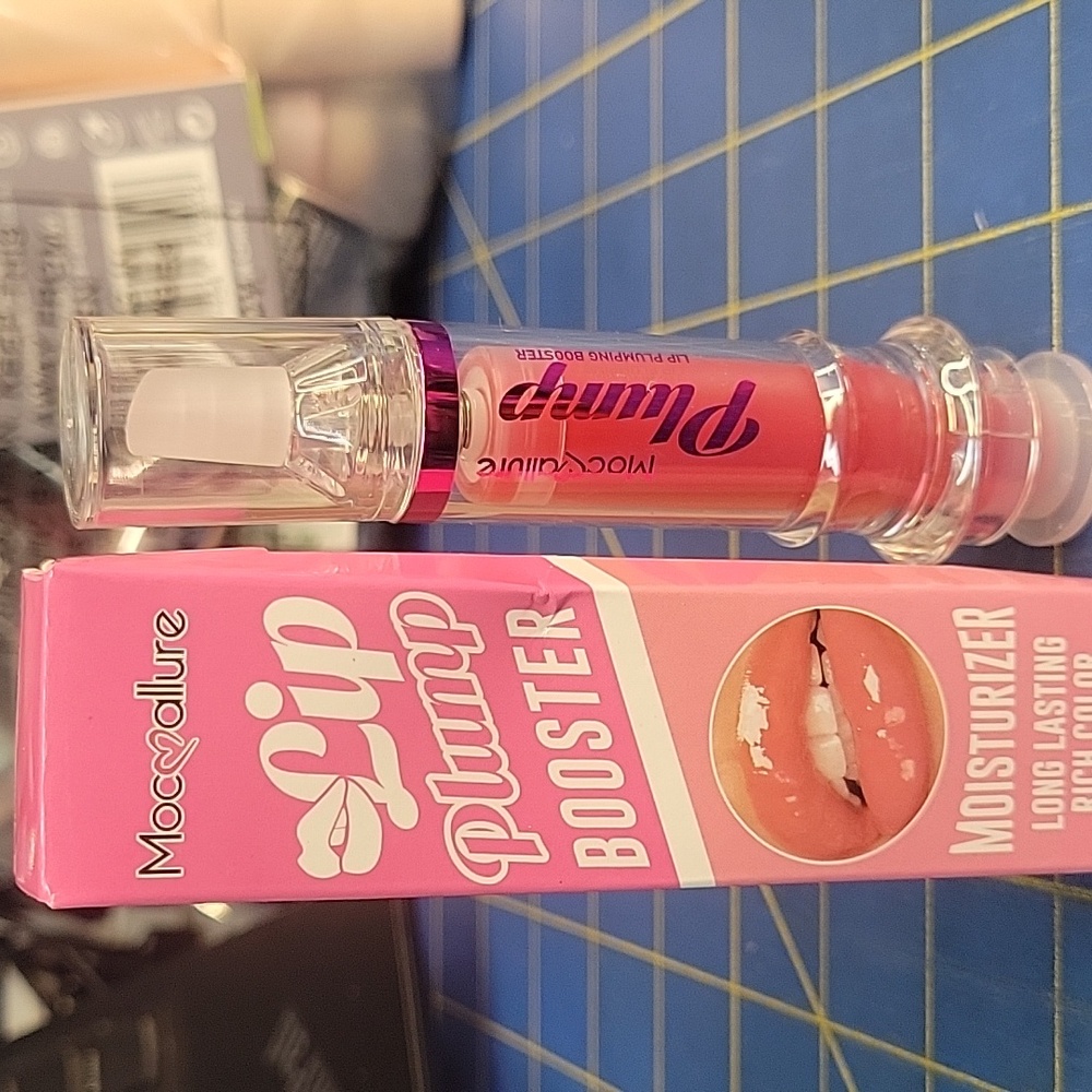 Mooallure Lip Plump Booster Moisturizer Syringe Style New in Box